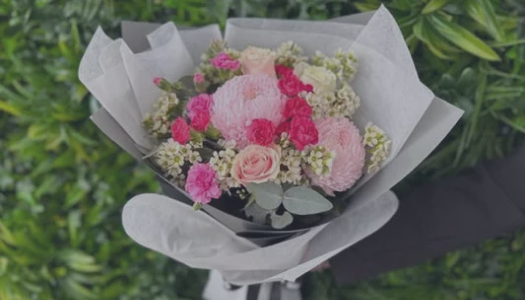 Mr Roses offers unmatched deals, coupons, promotions, and cashback through OODLZ cashback.