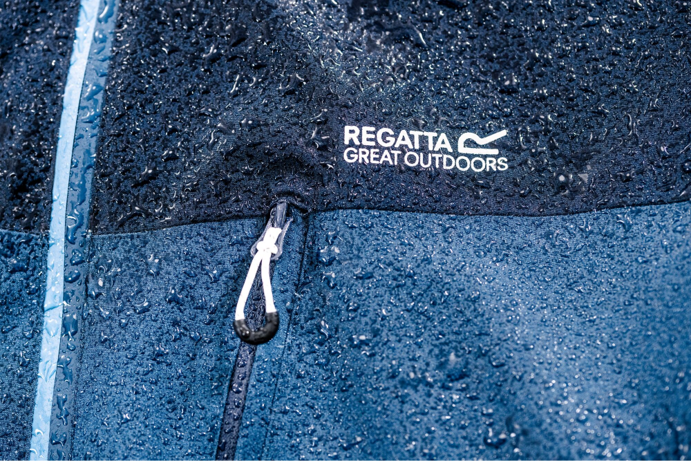 Regatta provides unbeatable deals, offers and cashback on Experience Superior Protection with Regatta Windproof Coats via OODLZ.